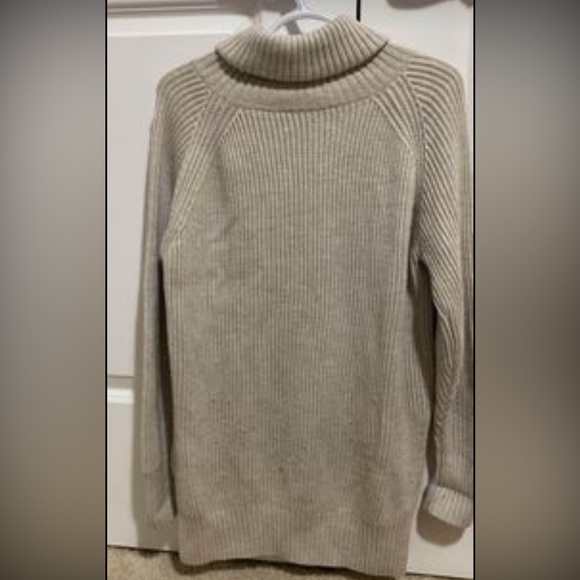 Aritzia turtle neck - Picture 2 of 3